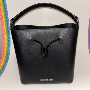 Michael Kors Suri large bucket bag